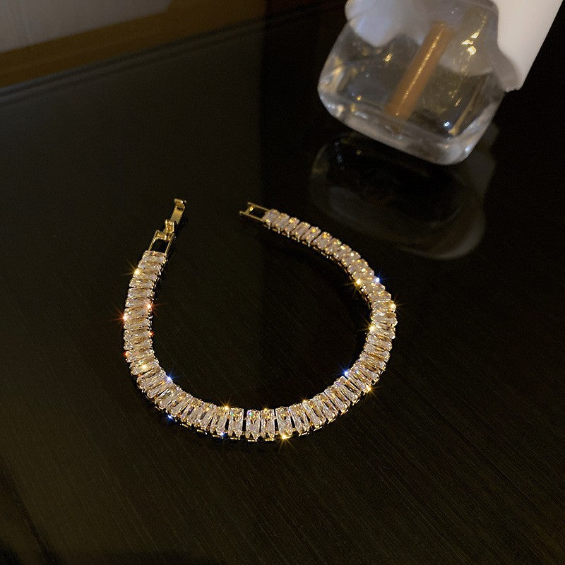 Elegant Heart-Shaped Gold-Plated Zirconia Bracelet for Women with Delicate Luxury Aesthetic