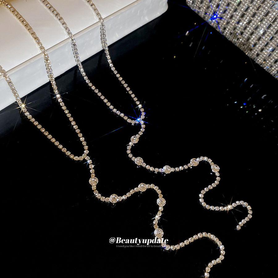 Collana con ciondolo rotondo con frange, tempestata di strass, stile bohémien elegante per donna - Delicata catena per clavicola e leggera catena per maglione