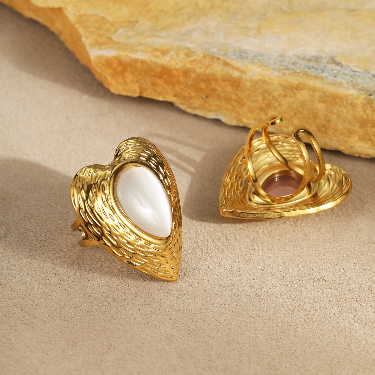 Luxury Vintage Oversized Heart-Shaped Titanium Steel Ring with Cat's Eye Stone Inlay and Gold Plating for Women