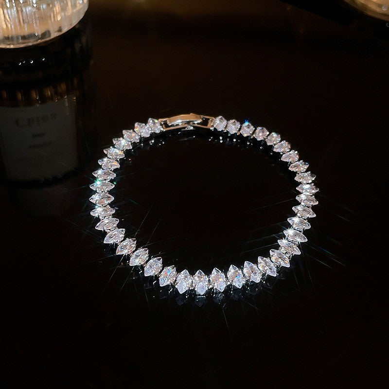 Fashionable Adjustable Square Heart-Shaped Glass Beaded Bracelet with Zircon Inlay for Women, Luxury Minimalist Hand Jewelry