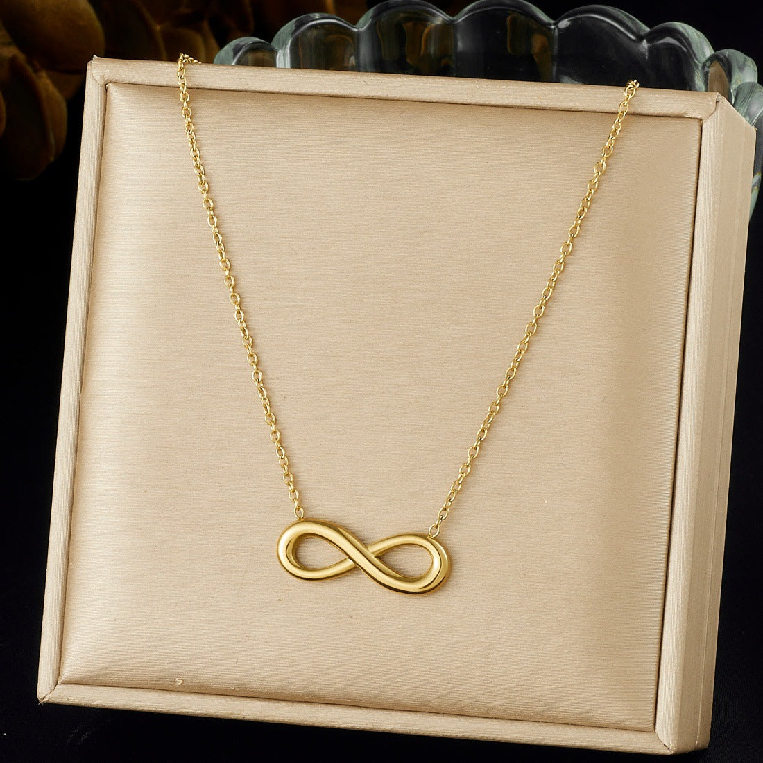 Minimalist Gold Plated Geometric Figure 8 Stainless Steel Necklace for Women