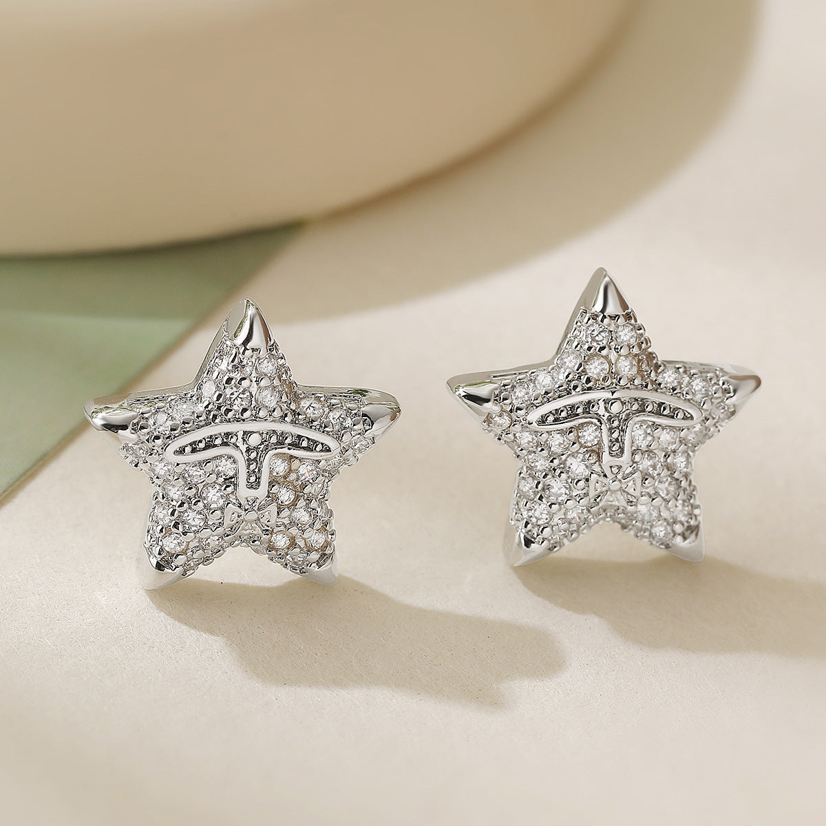 Pendientes de Cobre Minimalistas con Estrella de Cinco Puntas, Chapado en Oro de 18K e Incrustaciones de Circonita para Mujer
