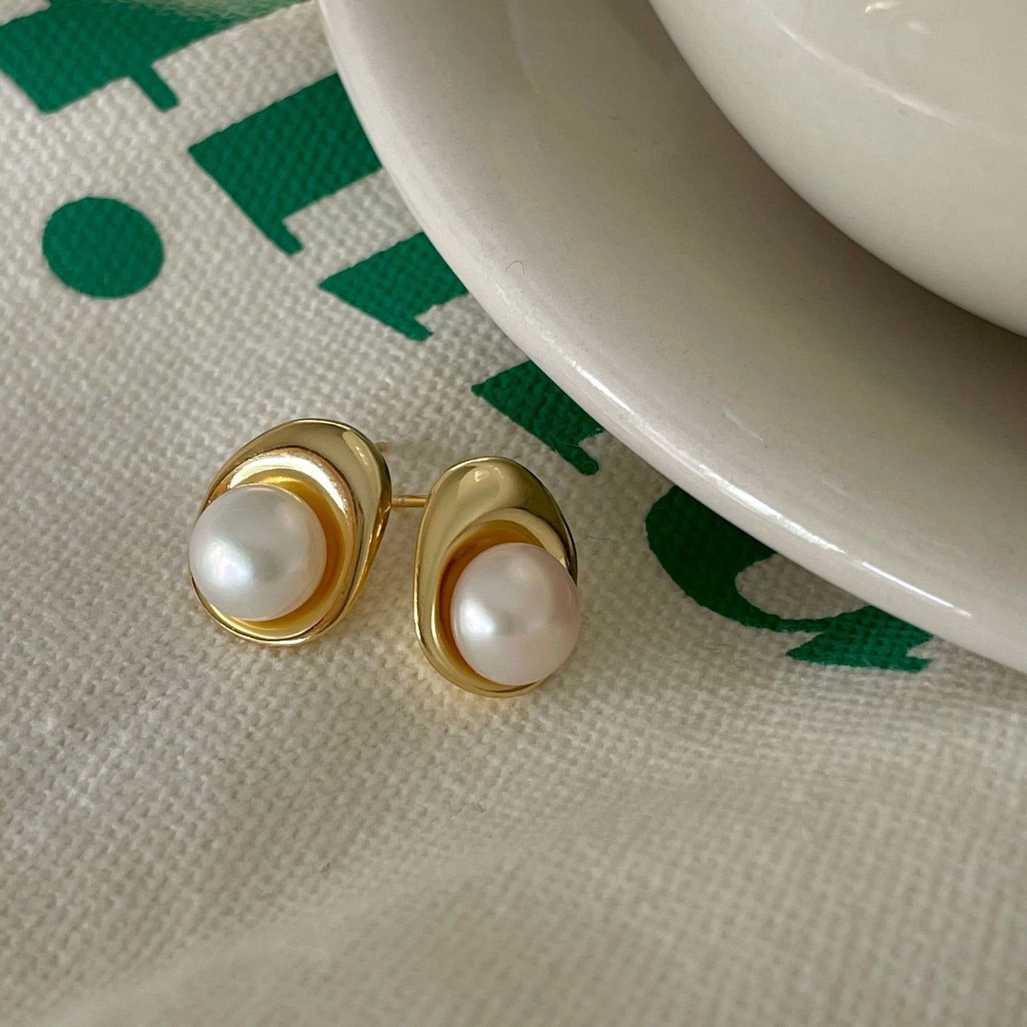 Aretes Minimalistas Dulces de Plata Esterlina 925 con Incrustaciones de Perlas de Agua Dulce en Forma de Lágrima para Mujer
