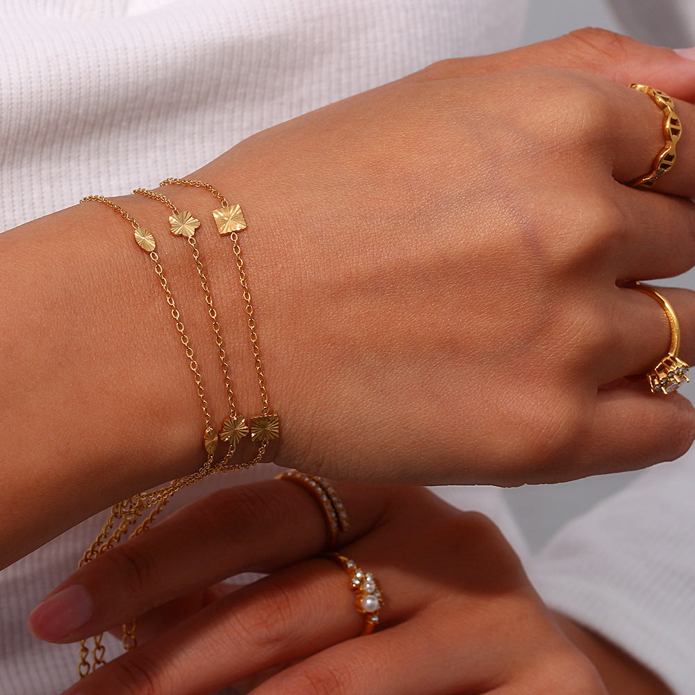 Pulsera fina geométrica minimalista de acero inoxidable chapado en oro de 18 quilates para mujer