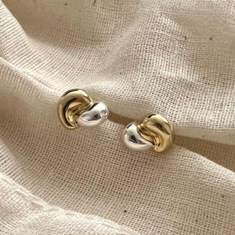 Orecchini da donna minimalisti placcati in argento sterling 925 con lettera e luna