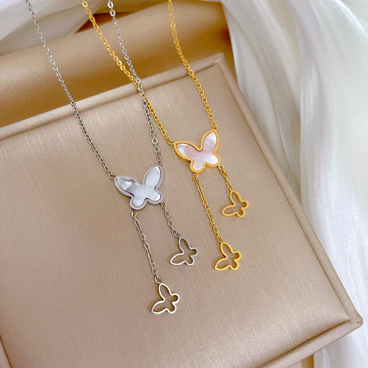 Collana con Pendente a Farfalla Minimalista in Acciaio al Titanio da Donna con Placcatura in Oro Vero e Design Geometrico, Catena per la Clavicola per un Look Quotidiano alla Moda