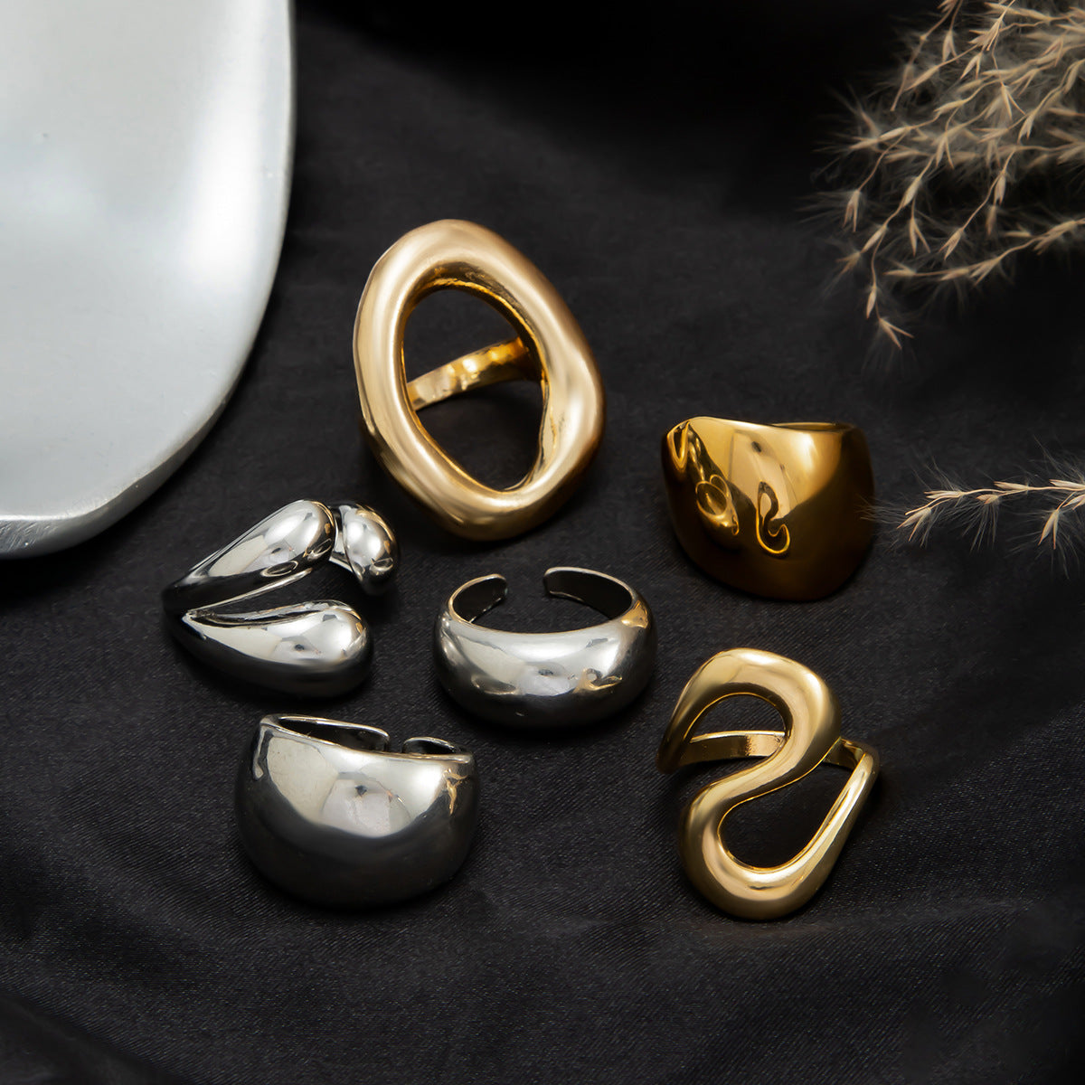 Minimalist Geometric Oval Zinc Alloy Plated Open Ring for Women