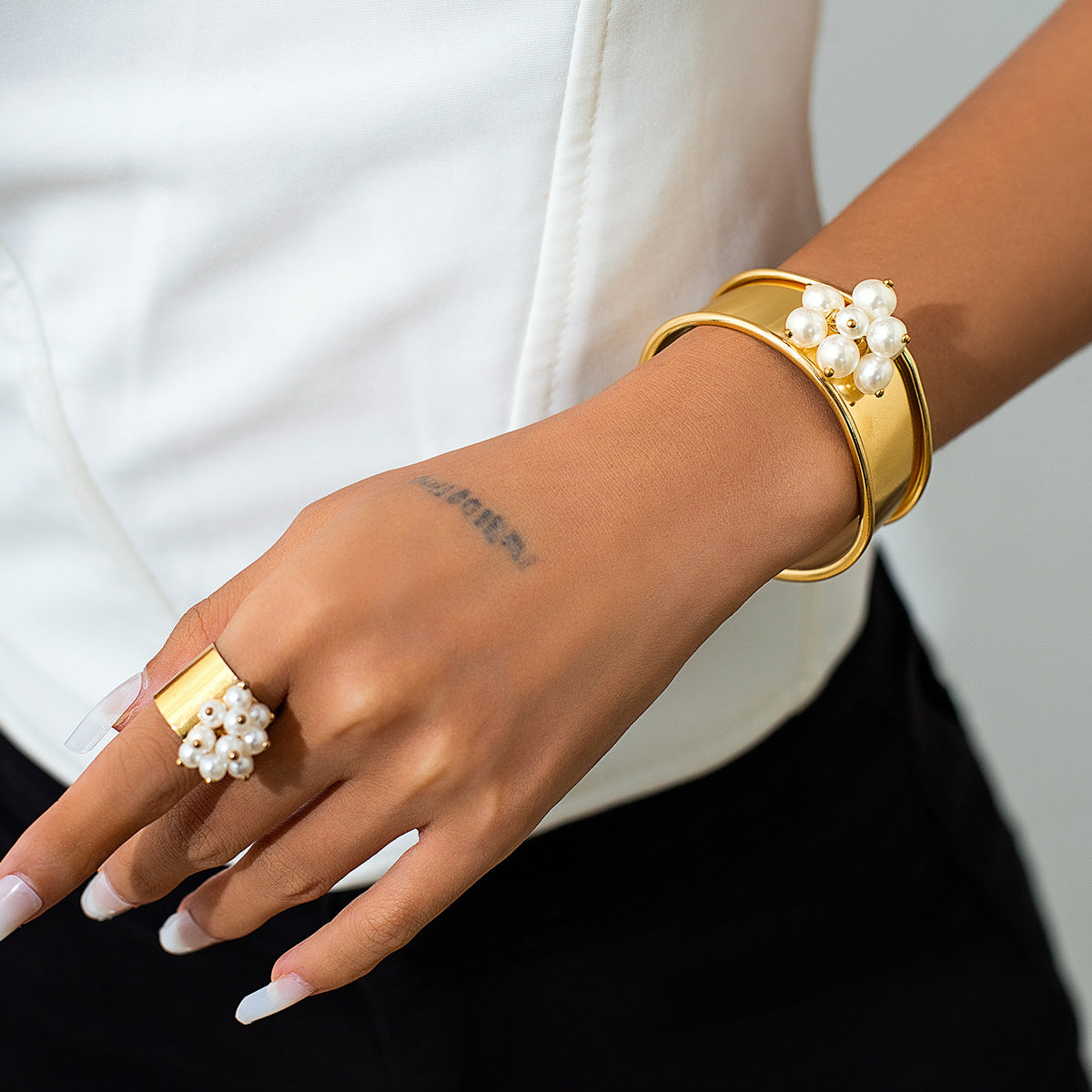 Electroplated Iron Bracelet Set with Imitation Pearl Pendant for Women