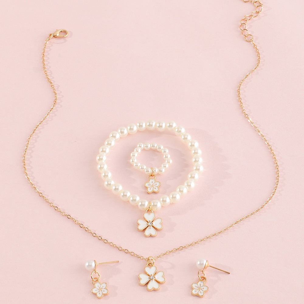 Juego de collar con colgante de trébol y flores para niños con detalles de perlas, pulsera de cadena de serpiente de aleación, anillo y pendientes