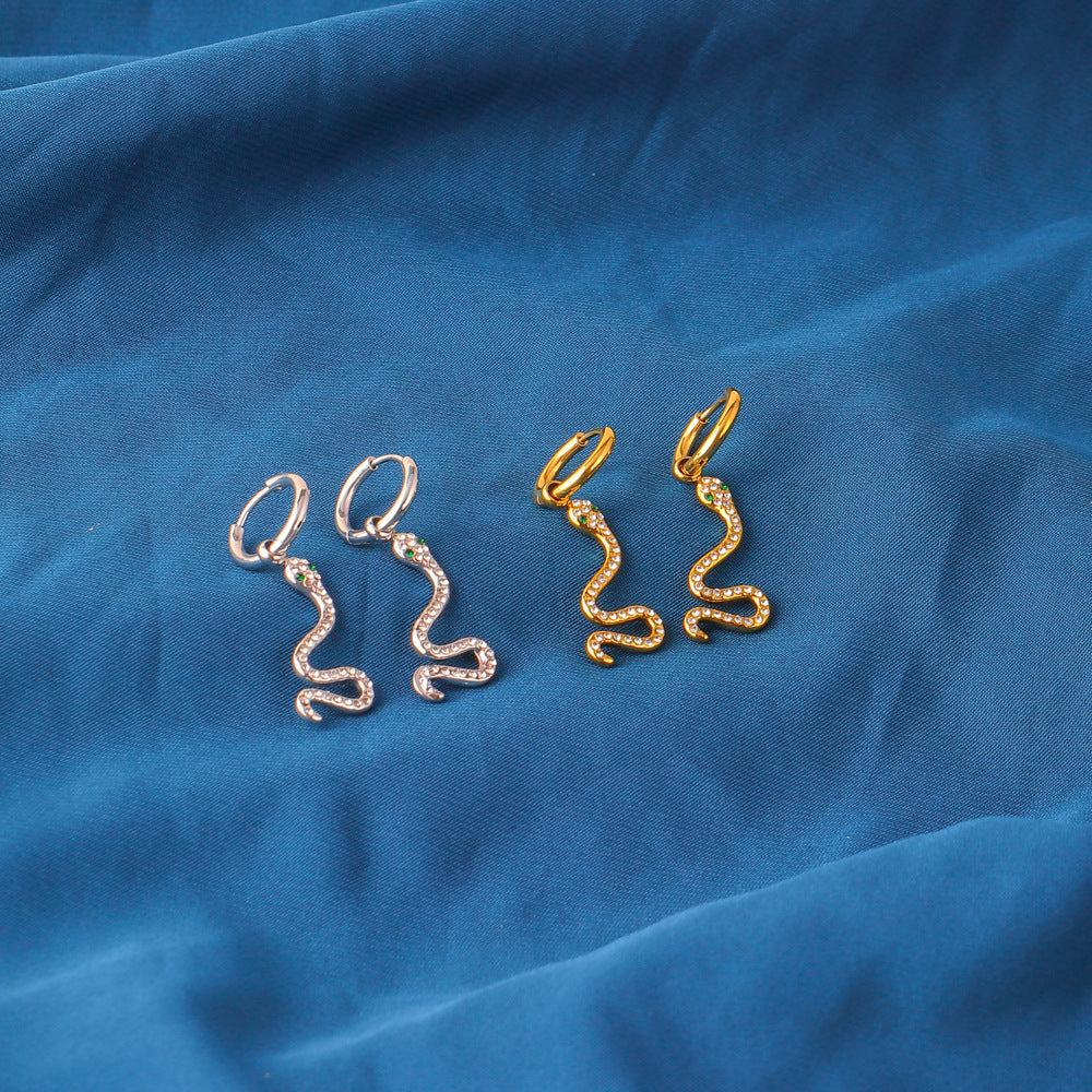 Orecchini da donna alla moda a forma di serpente geometrico in acciaio inossidabile con placcatura in oro 18 carati e intarsio completo di zirconi