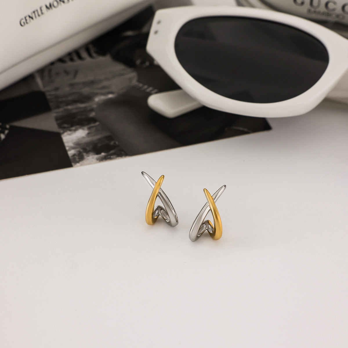 Pendientes de acero inoxidable geométricos con relieve lineal y acabado chapado para mujer
