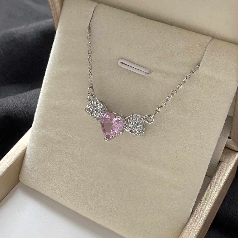 Elegante Collana con Ciondolo a Farfalla Floreale in Acciaio al Titanio, Rame Placcato e Zirconia Micro-Incastonata su Catena ad O per Uomo e Donna