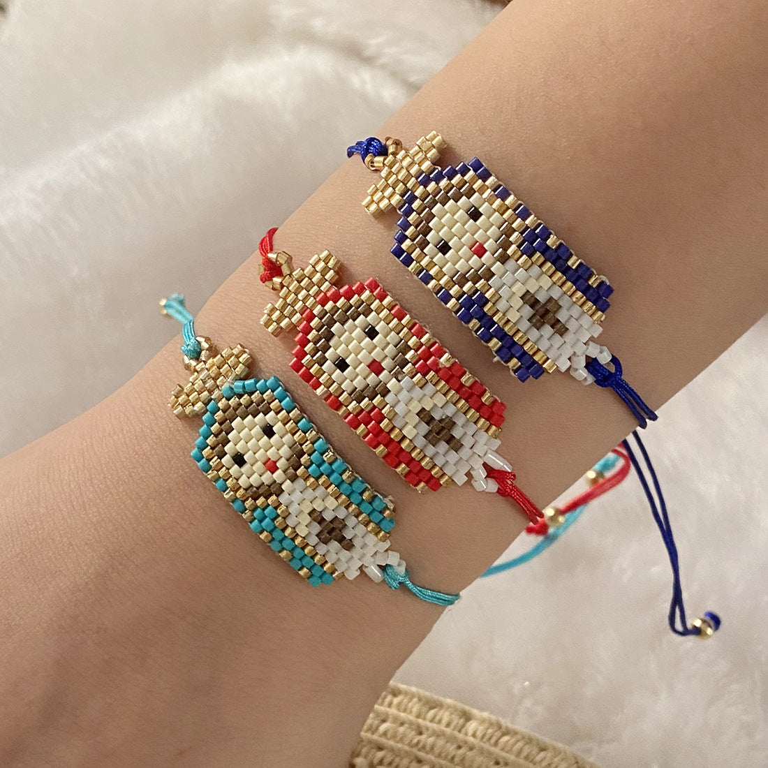 Bracciale in Vetro Intrecciato a Mano con Personaggio dei Cartoni Animati e Design della Vergine Maria per Donna