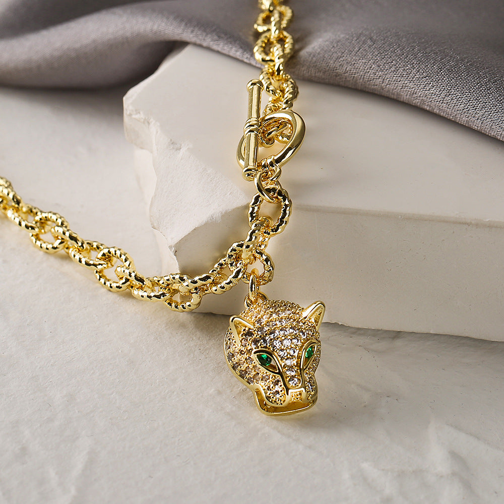 Fashionable Leopard Head Pendant Necklace for Women in Copper with Geometric Design and Animal Motif
