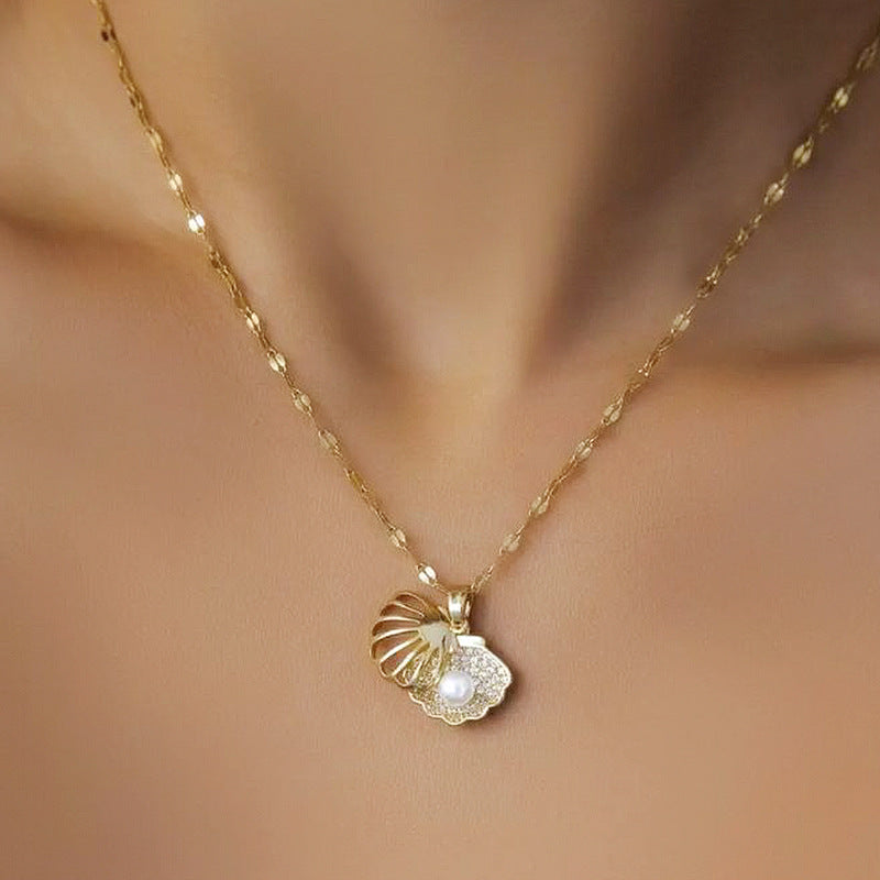 Fashionable Geometric Copper Plated Shell Pendant Necklace for Women with Simulated Pearl Accents and Delicate Collarbone Chain