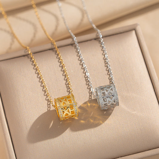 Collana con ciondolo a naso di maiale minimalista in acciaio al titanio con intarsio di zirconi, placcata oro, catena a O, leggera ipoallergenica per clavicola da donna