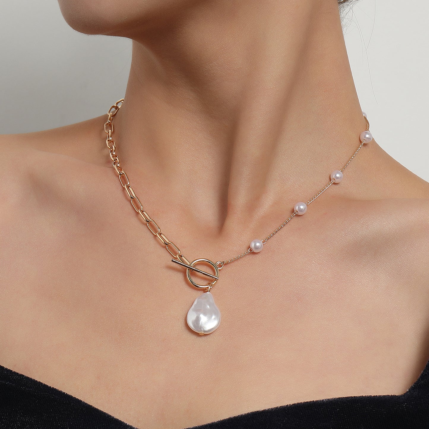 Gourd-Shaped Flat Pearl Pendant Necklace with Asymmetrical Design Alloy Link Chain for Women