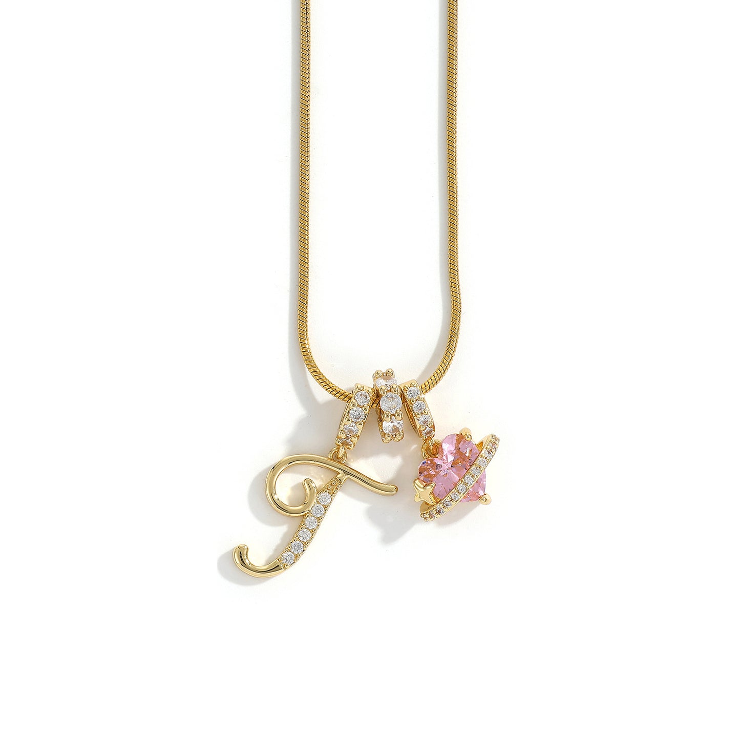 Collana con ciondolo a lettera minimalista in rame con intarsio di zirconi dal design geometrico per donna