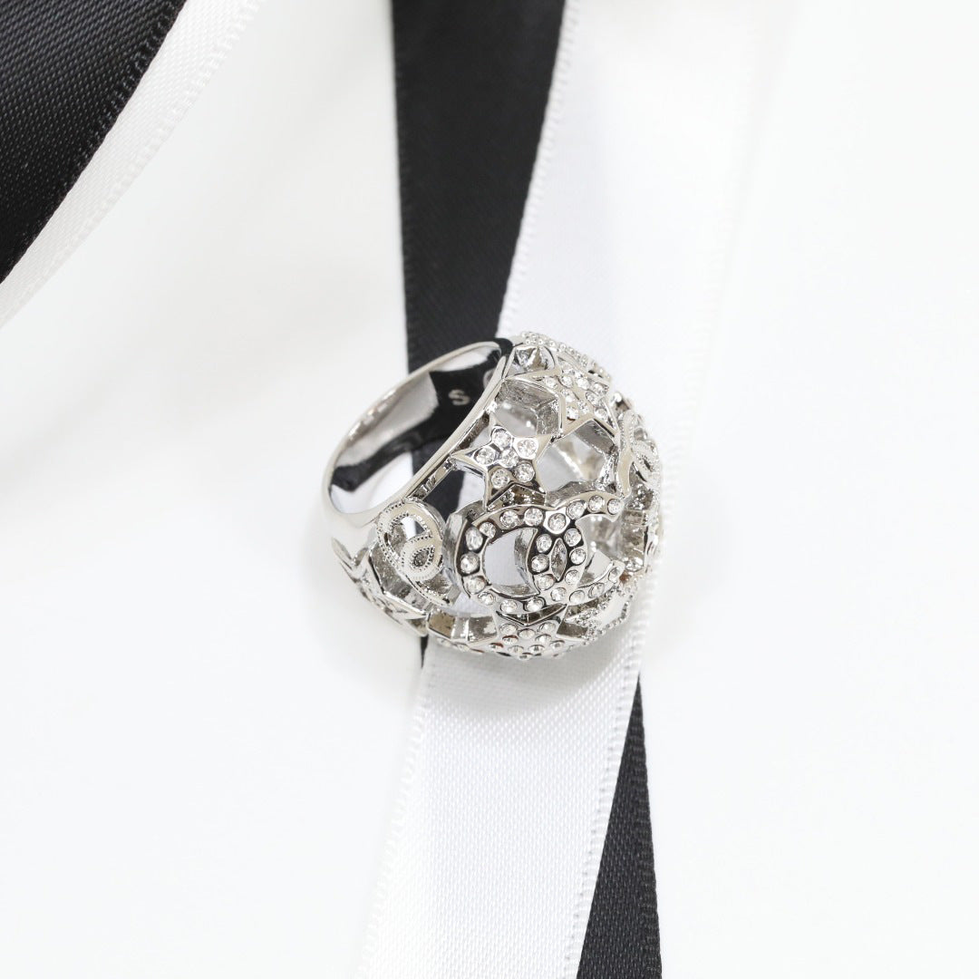 Luxury Elegant Gold Plated Brass Round Star Letter Ring with Full Rhinestones for Women