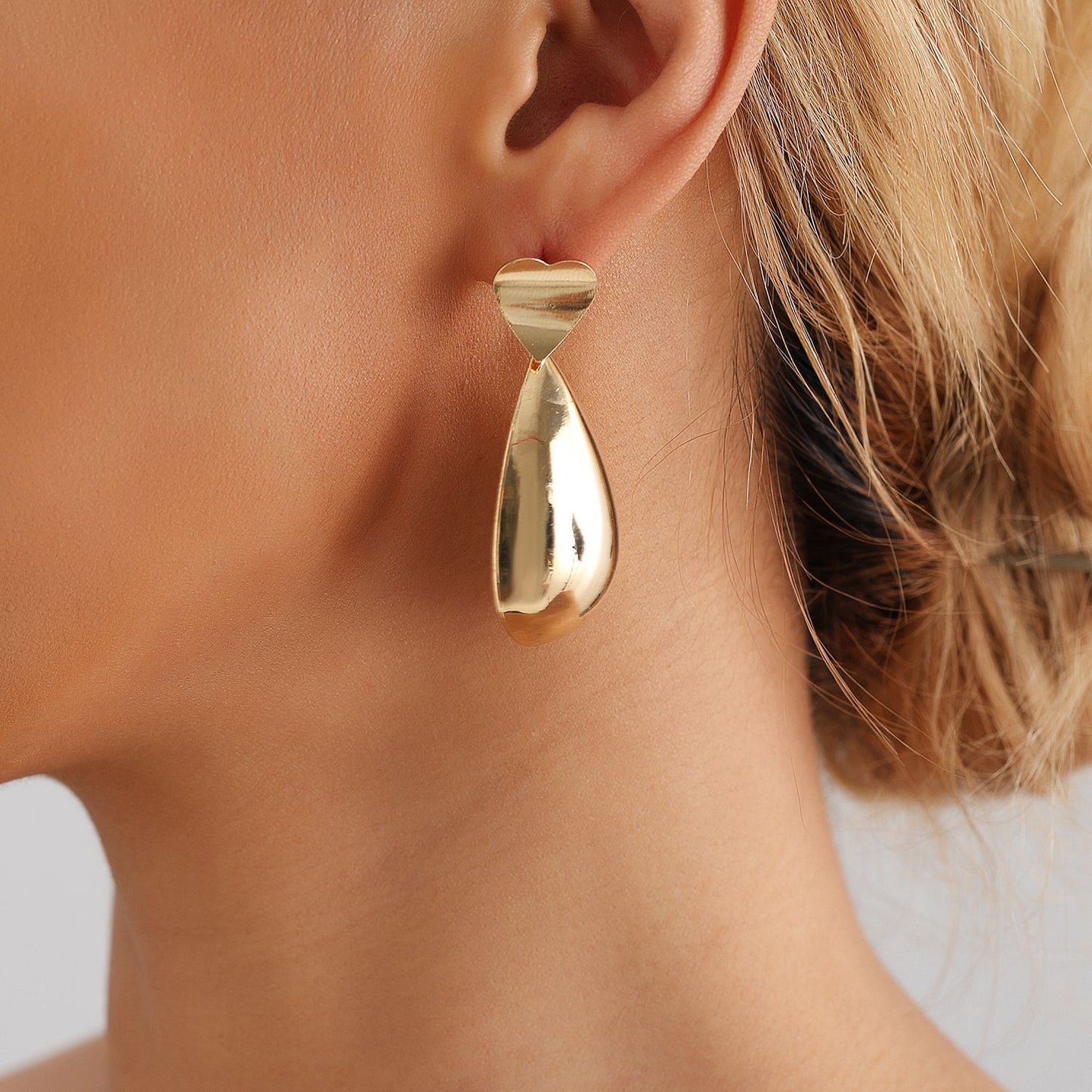 Minimalist Geometric Heart-Shaped Dripping Water Drop Metal Stud Earrings with Plating Finish for Women