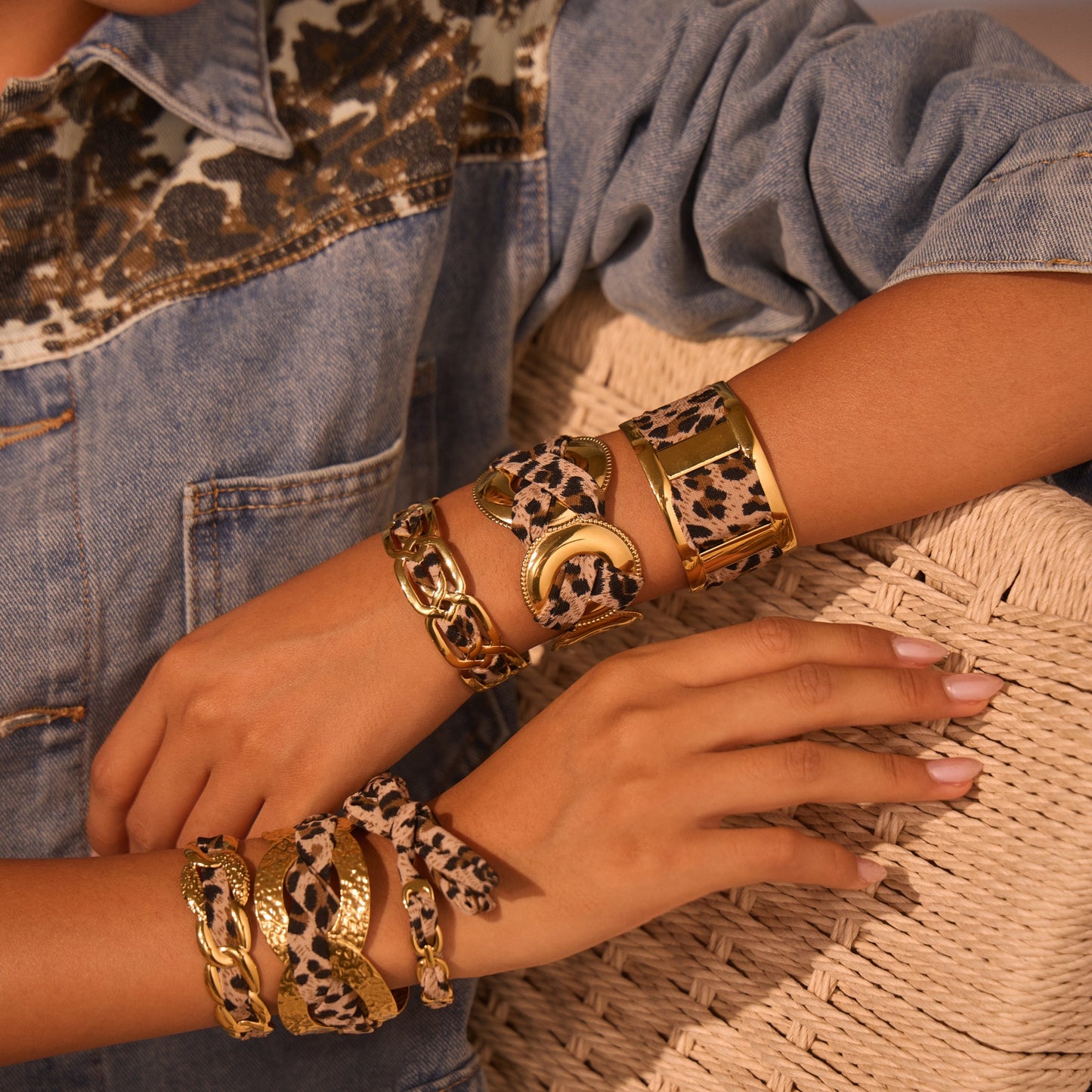 Fashionable Geometric Stainless Steel Bracelet with 18K Gold Plating Wide Cuff Statement Bracelet for Women