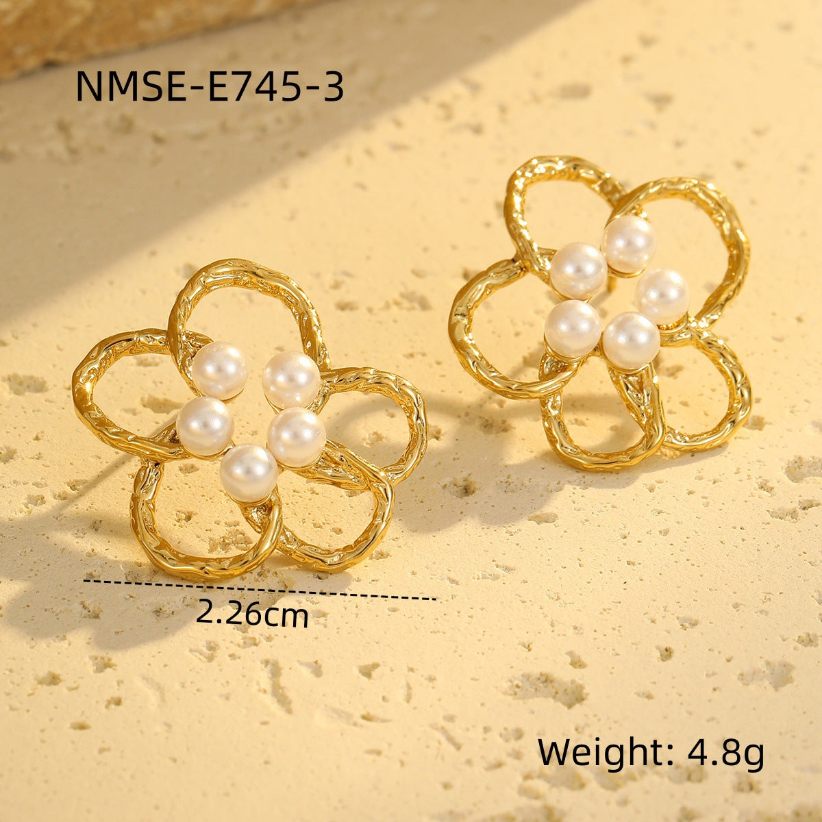 Pendientes de acero inoxidable con forma floral, baño de oro de 18 quilates y detalles de perlas para mujer