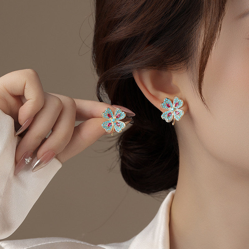 Orecchini a perno floreali in stile vintage con intarsio in strass su base in lega e perni in acciaio inossidabile da donna
