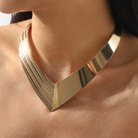 Geometric Texture Engraved Iron Choker Necklace for Women with Fashionable Contour Design