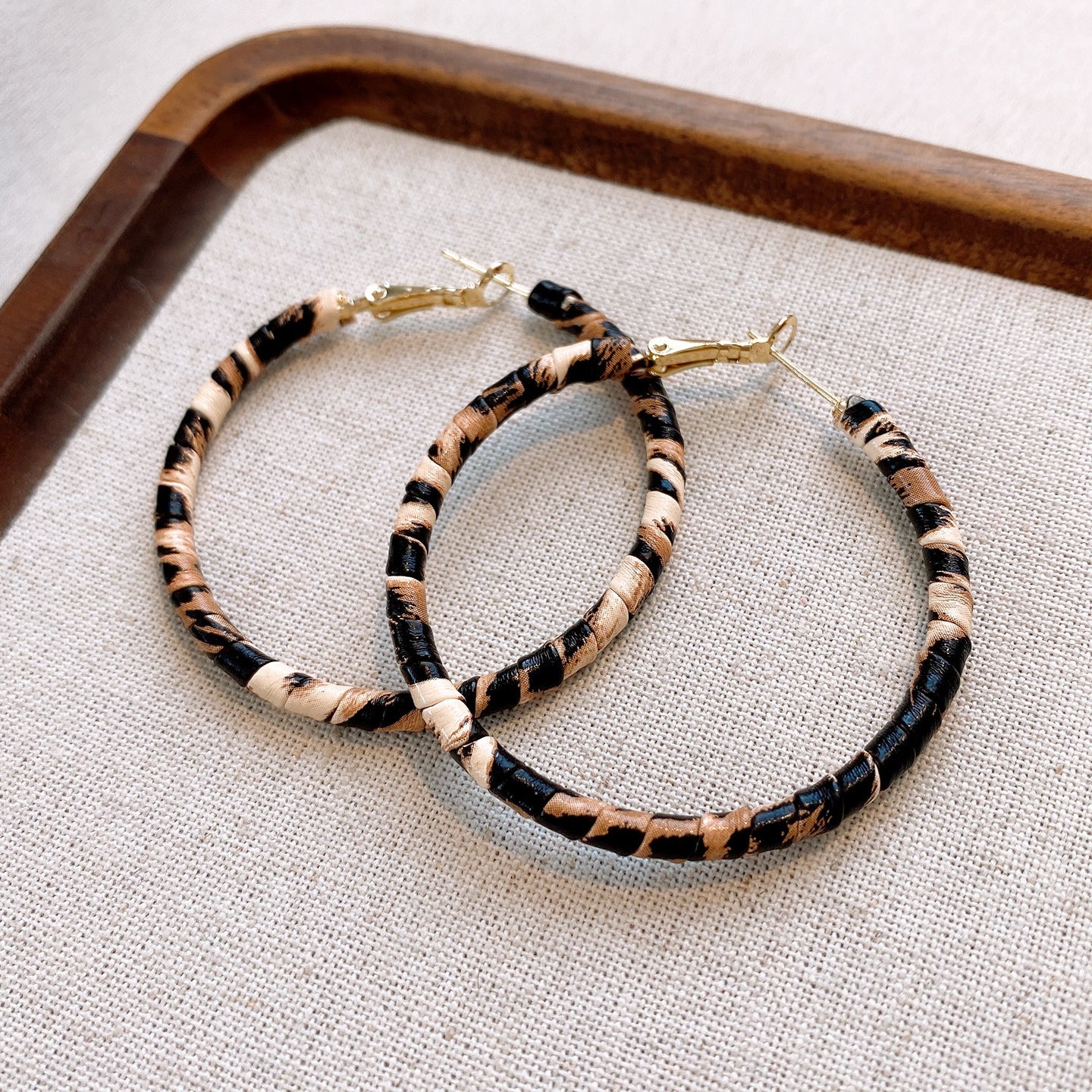 Orecchini a cerchio geometrici rotondi minimalisti da donna con base in rame placcato oro e perni in argento sterling 925, gioielli eleganti di lusso adatti all'ufficio