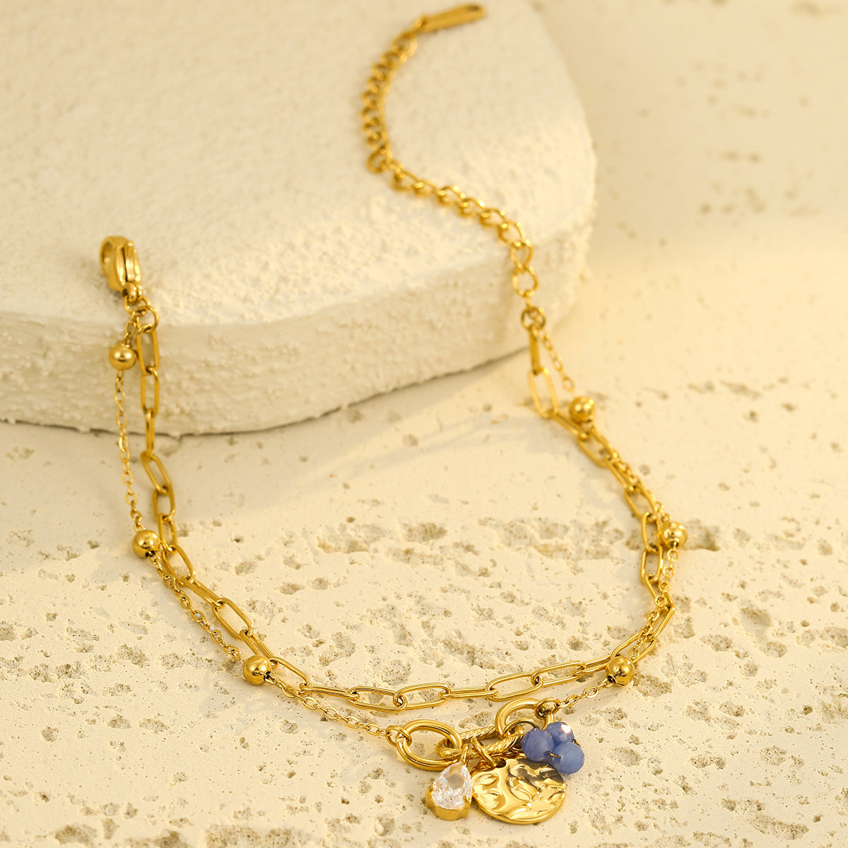 Bracciale in Acciaio al Titanio alla Moda Stile Ufficio con Zircone a Goccia e Ciondolo Perla su Charm Rotondo da Donna