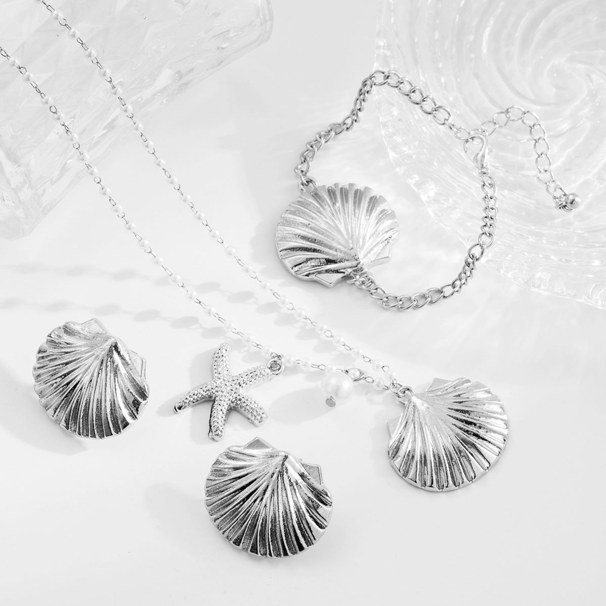 Elegante Collar con Colgante de Estrella de Mar y Concha en Aleación con Acabado Bañado para Mujer