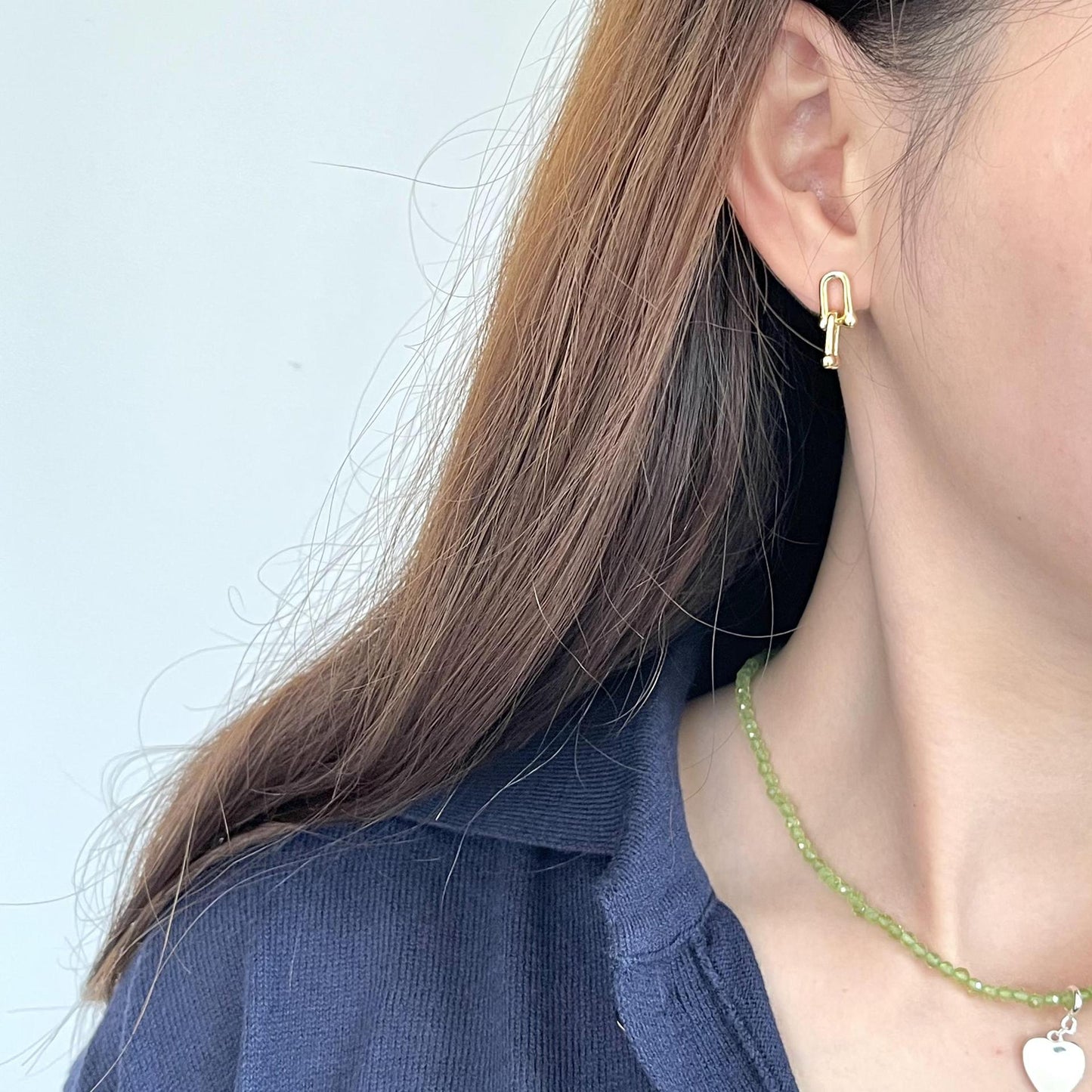 Orecchini a perno con zirconi a forma di U in argento sterling 925 minimalista