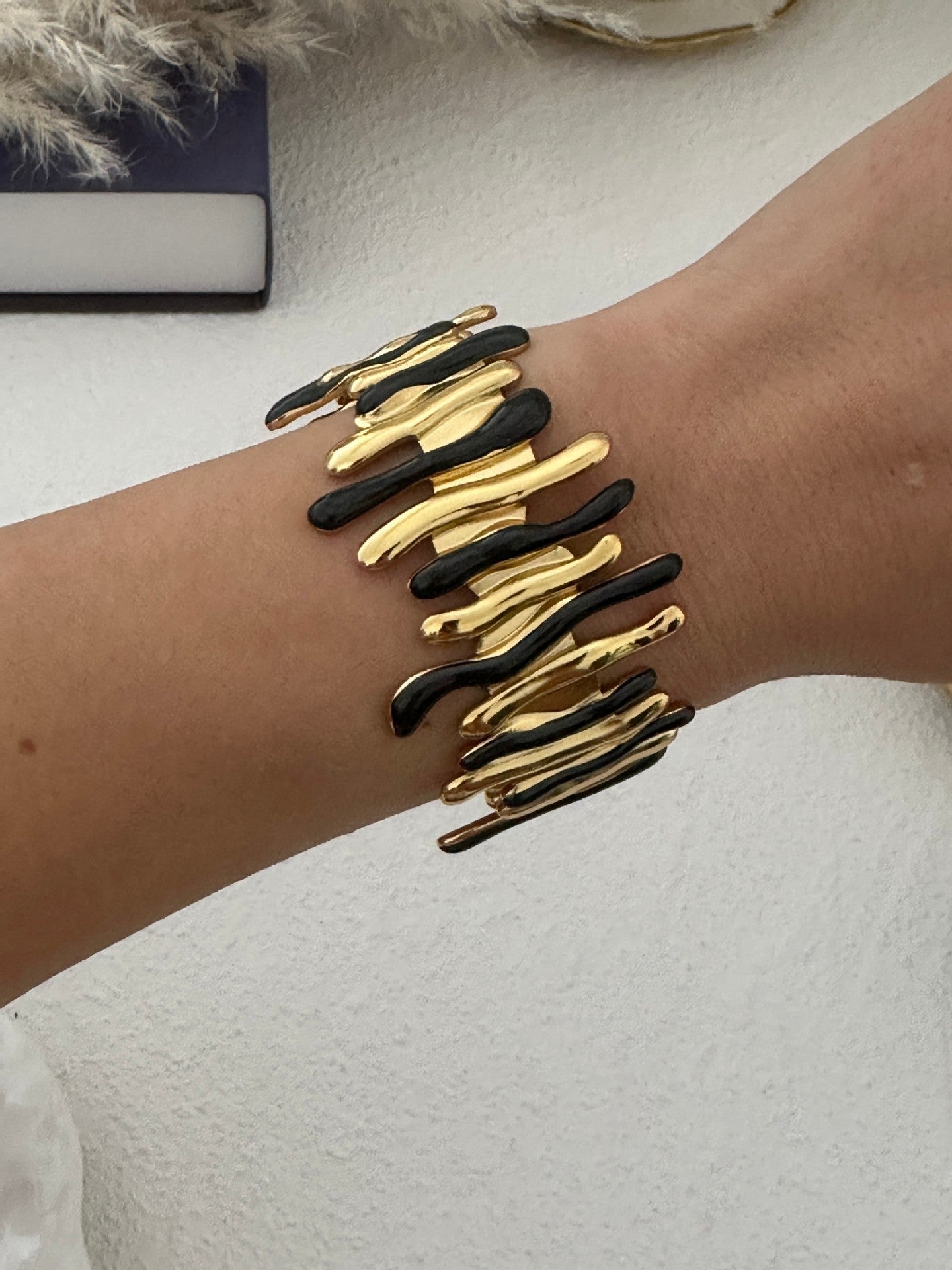 Elegant Gold Plated Starfish Pattern Stainless Steel Open Cuff Bracelet