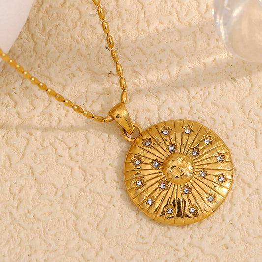 Collar con Colgante de Brújula Vintage con Diseño Geométrico de Estrella de Cuatro Puntas, Cuerpo de Acero Inoxidable, Colgante de Acero de Titanio, Acabado Chapado en Oro de 18K