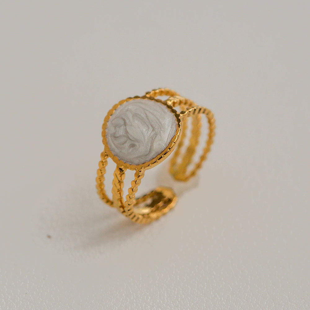 Anillo minimalista de acero de titanio con forma de girasol para mujer, con banda abierta ajustable y acabado chapado en oro