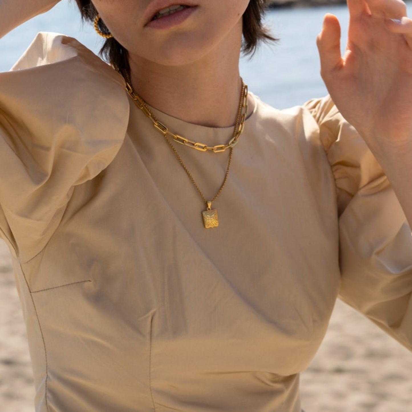 Natural Minimalist Heart and Floral Album Pendant Necklace with 18K Gold Plated Copper, Square Snap-Open Locket on Twisted Chain