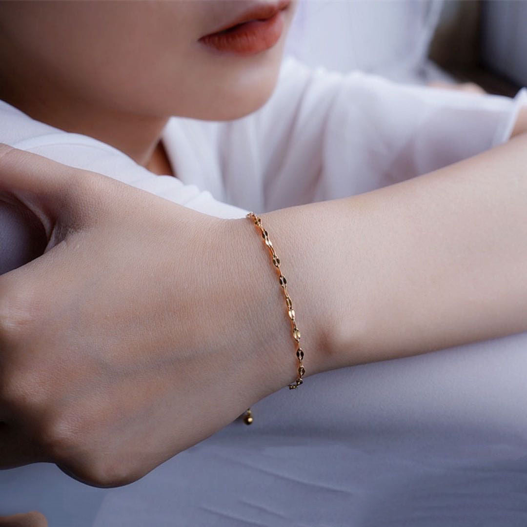 Minimalist Lip-Shaped Anklet for Women Made of Titanium Steel with Starry Sky Pattern and Wavy Texture