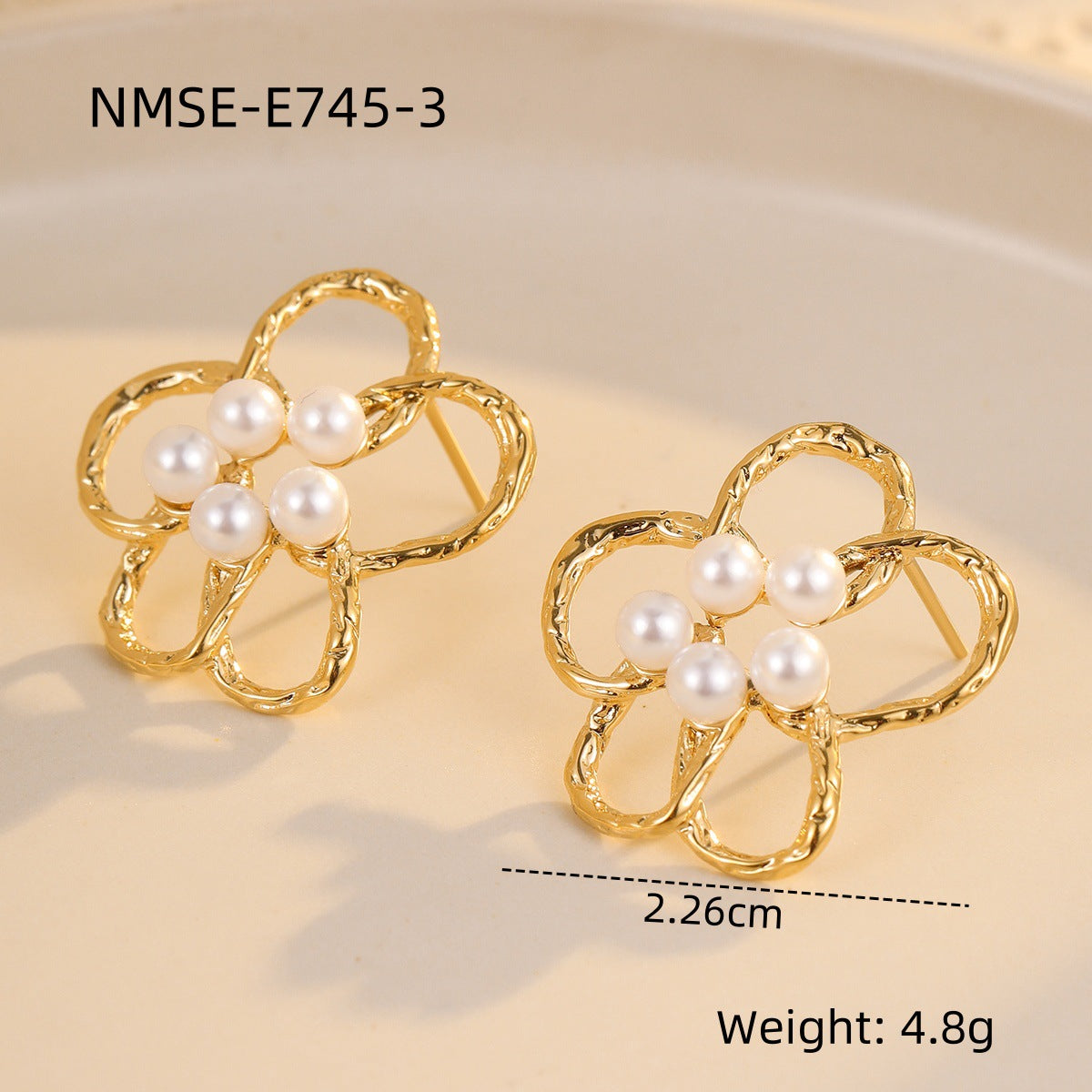Eleganti Orecchini da Donna in Acciaio Inossidabile con Trafori Floreali, Perle e Placcatura Oro