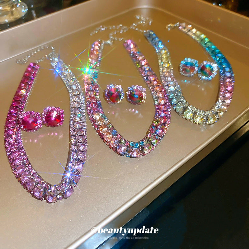 Parure elegante composta da collana con ciondolo geometrico e orecchini a perno da donna, in rame placcato