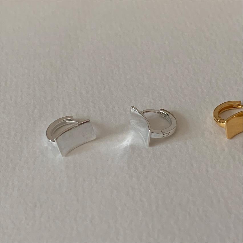 Orecchini a perno da donna a forma di arco minimalista in argento sterling 925 con finitura spazzolata