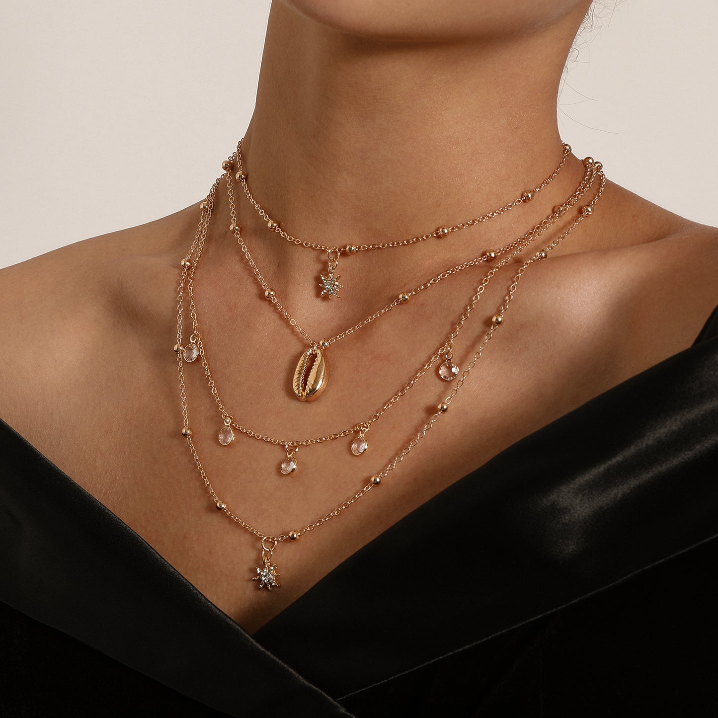 Retro Hip-Hop Multi-Layer Star of David Pendant Necklace for Women with Rhinestone Inlay and Alloy Base in Polished Gold-Plated Finish