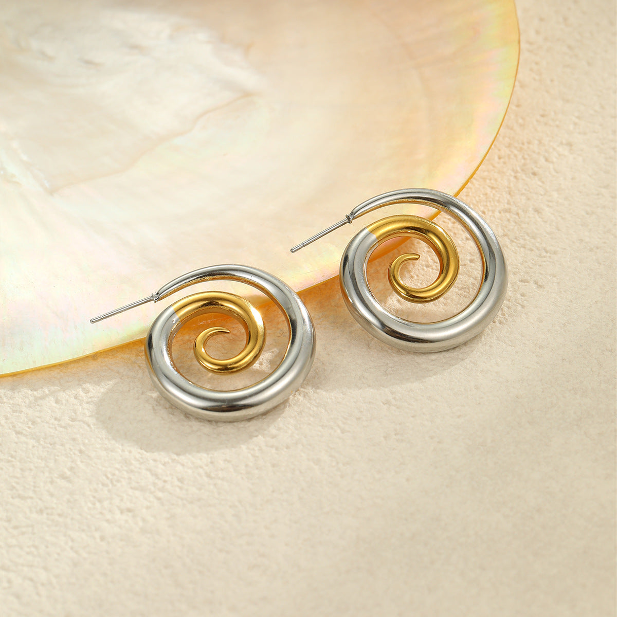 Orecchini a perno a spirale cavi geometrici in acciaio inossidabile stile vintage da donna con placcatura in oro 18 carati