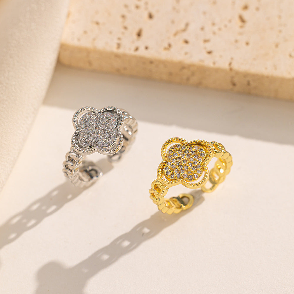 Anello da donna in acciaio al titanio a forma di quadrifoglio minimalista con intarsio di strass