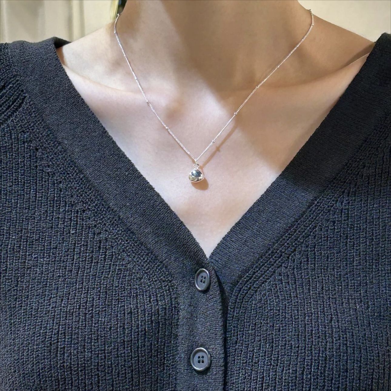 Collana con Pendente a Tulipo Geometrico Minimalista in Argento Sterling 925 Placcato Oro con Catena a Croce