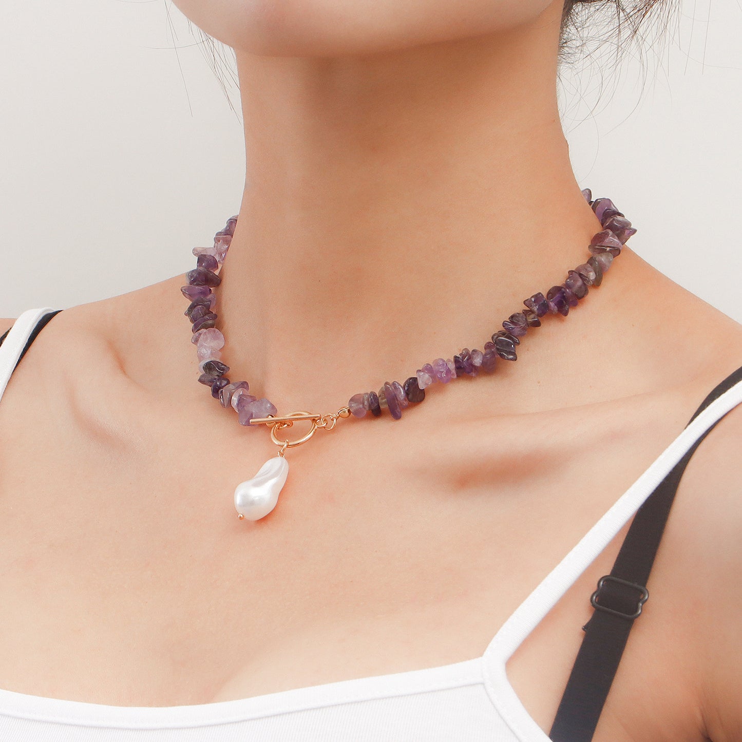 Minimalist Geometric Alloy Necklace with Mother-of-Pearl Pendant and Plated Finish for Women