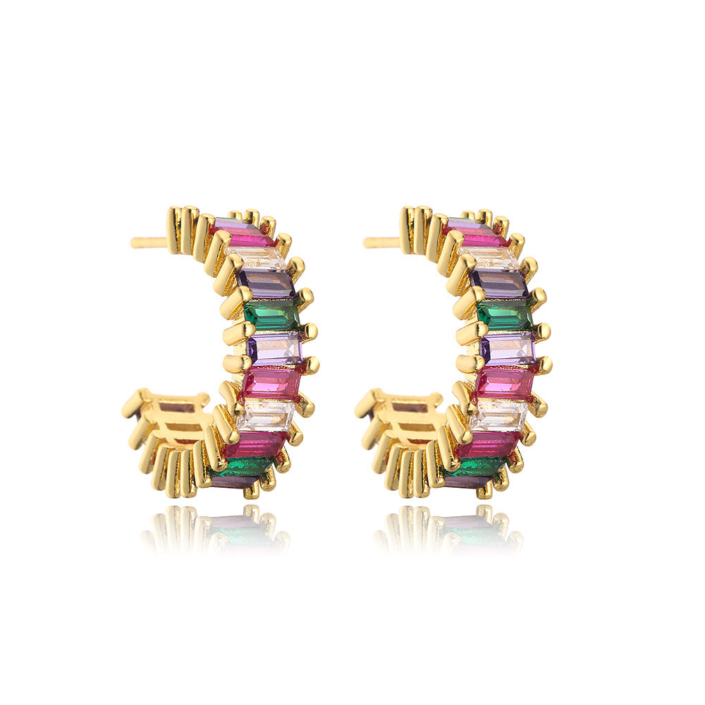 Orecchini a perno da donna minimalisti moderni geometrici a forma di C, con micro-pavé di zirconi AAA, in rame placcato oro 18K