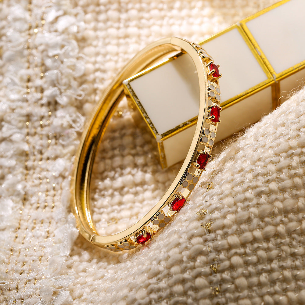 Minimalist Round Copper Bracelet with 18K Gold Plating and Enamel Finish for Women