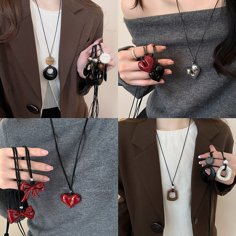 Collana con ciondolo geometrico in acrilico stile retrò da donna con charm in lega, fatta a mano, catena a strati alla moda minimalista