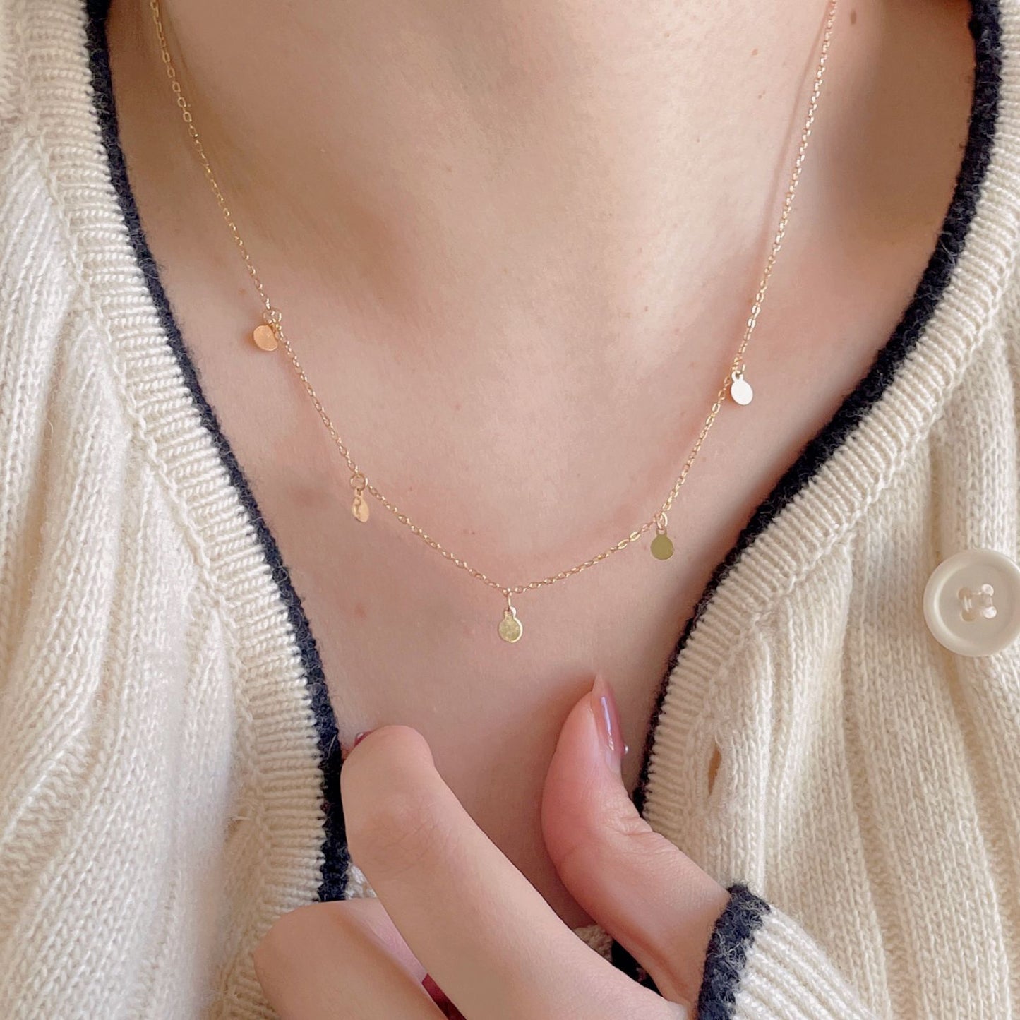 Dulce Collar Minimalista de Puntos Geométricos Redondos de Plata Esterlina 925 con Baño de Oro