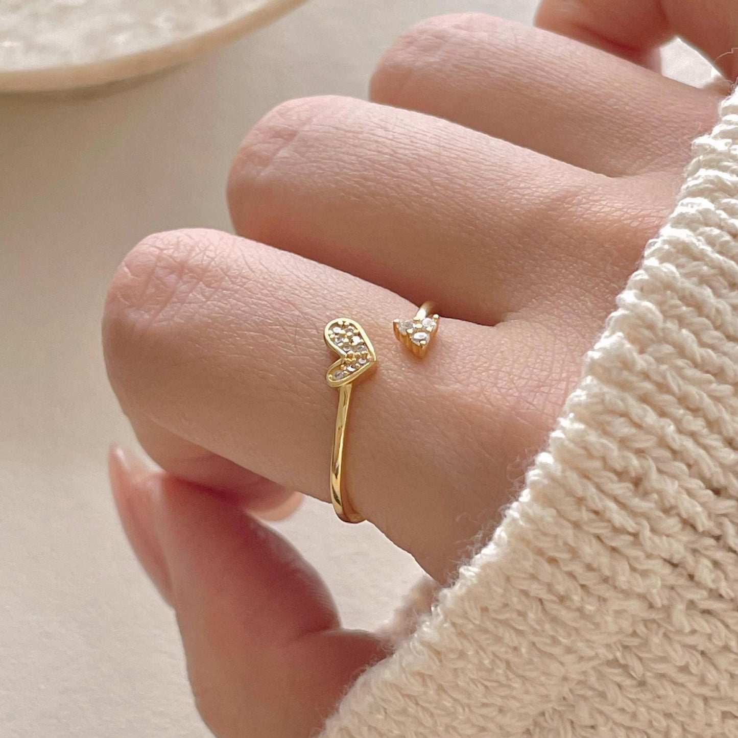 Anillo Minimalista de Plata de Ley 925 en Forma de Corazón y Triángulo con Incrustaciones de Circonita para Mujer